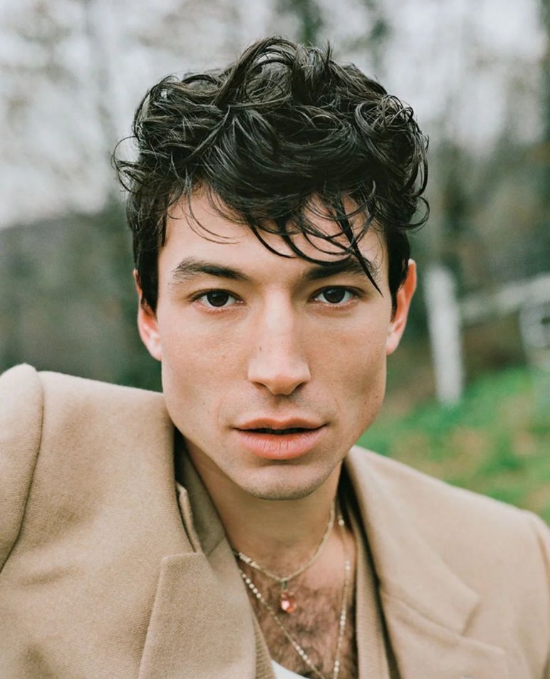 uramakivale's tweet photo. I love you so much 😍❤️
#EzraMiller #TheFla https://t.co/zaCJOaJiDl