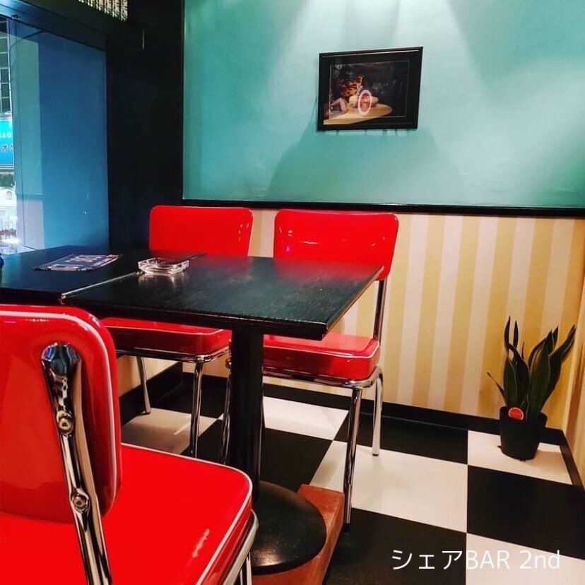 cbar_hakodate's tweet photo. 毎日暑くて参りますね☀️😲

エアコンの効いたお店に涼みに来てほしいけど今年は電気代が高くて怖いなぁ…と密かに震えていませんか？🥺

シェアバーならガス・水道・電気代すべて利用料にコミコミ❗️別途お支払いの必要はありません🙋‍♀️

思う存分涼めるって大きなメリットですよね💡☺️ https://t.co/VCcFNNwaNj