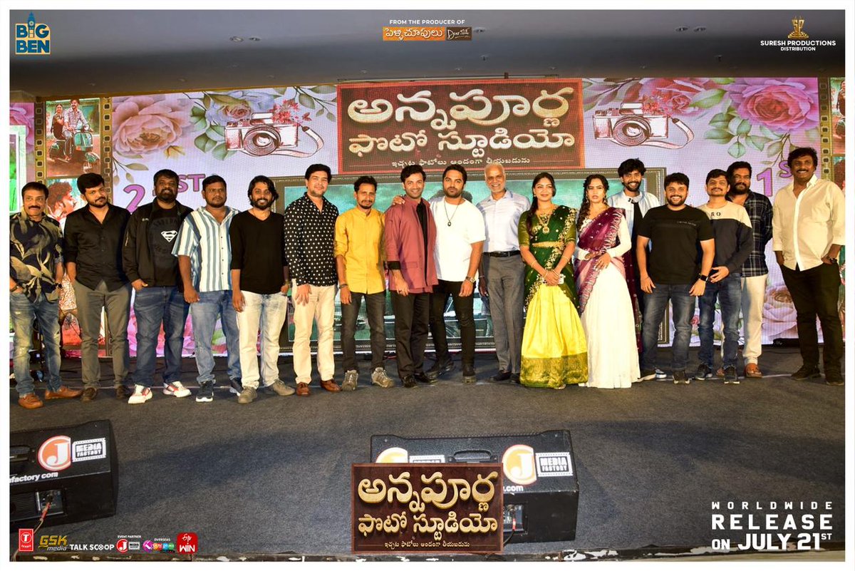 vamsikaka's tweet photo. Clicks from the Pre-release event of #AnnapurnaPhotoStudio π₯
Don't miss to watch #APSfromTomorrow with your fam & friends in theatres πΈ
@IamChaitanyarao #Lavanya @CMudddu @pankajttt @YashBigBen @princesindala @BigBen_Cinemas @SureshProdns @sarigamacinemas @etvwin @TSeries @GskMedia_PR