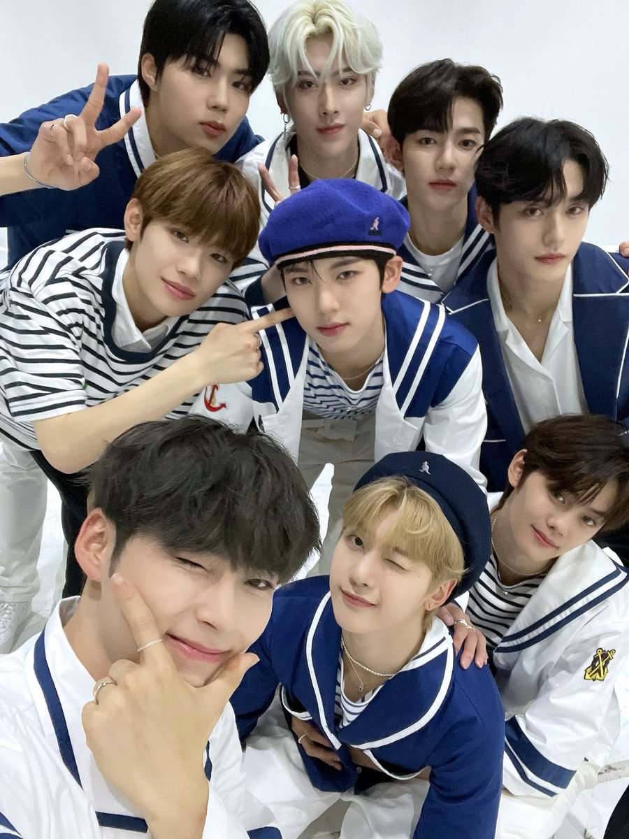 _𝗭𝗘𝗥𝗢𝗙𝗢𝗖𝗨𝗦

청량베이스원 엠카운트다운 접수 완료💙 여름 느낌 물씬 나는 제로베이스원의 무대 잘 보셨나요? 더운 여름! 보기만 해도 시원한 제로베이스원 무대 보면서 함께 이겨내 봐요🌞 그럼 내일 또 봐요 제로즈🌹

#ZEROBASEONE #ZB1
#제로베이스원
#YOUTHINTHESHADE #InBloom