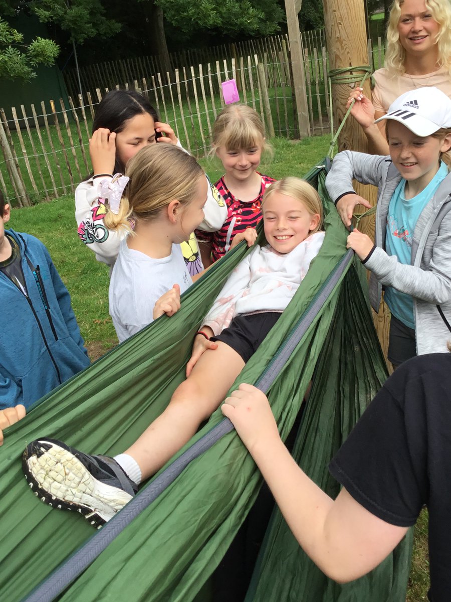 StPhilipsY6C's tweet photo. Today, we have had lots of fun learning jungle survival skills! We worked together to tie knots securely and put up hammocks. #teamstphilips #StPhilipsCEAPS https://t.co/0xfAyt2lpZ