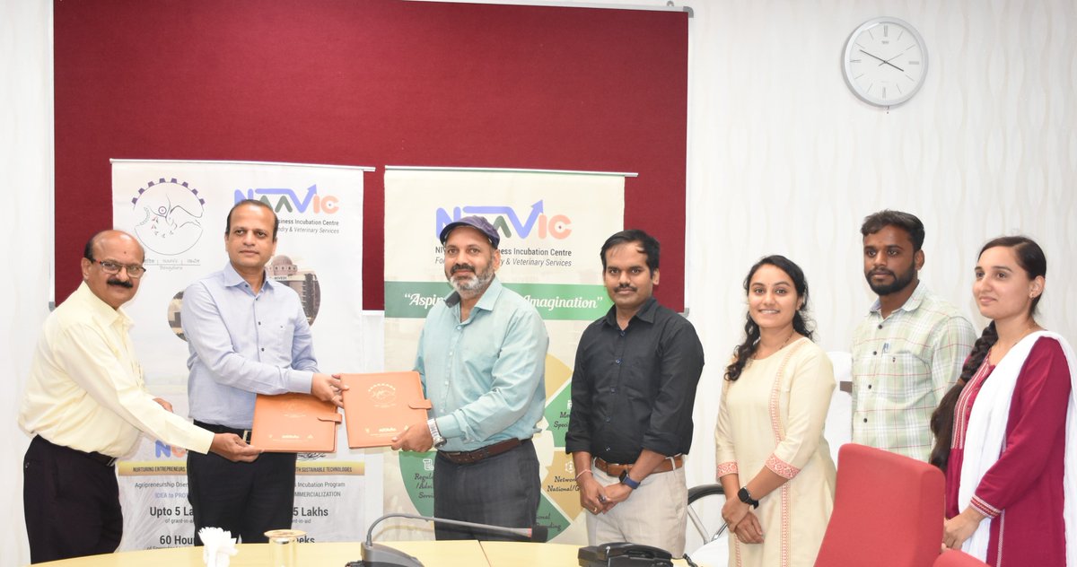 An MoU was signed between NaaViC Agri-Business Incubation Centre and Channabasaveshwara Institute of Technology, Gubbi, Tumkur on 19th July, 2023 in this regard Dr. Suresh D S, Director and Principal visited NaaViC, ICAR-NIVEDI, Bengaluru.

#informationtechnology #mou #startups