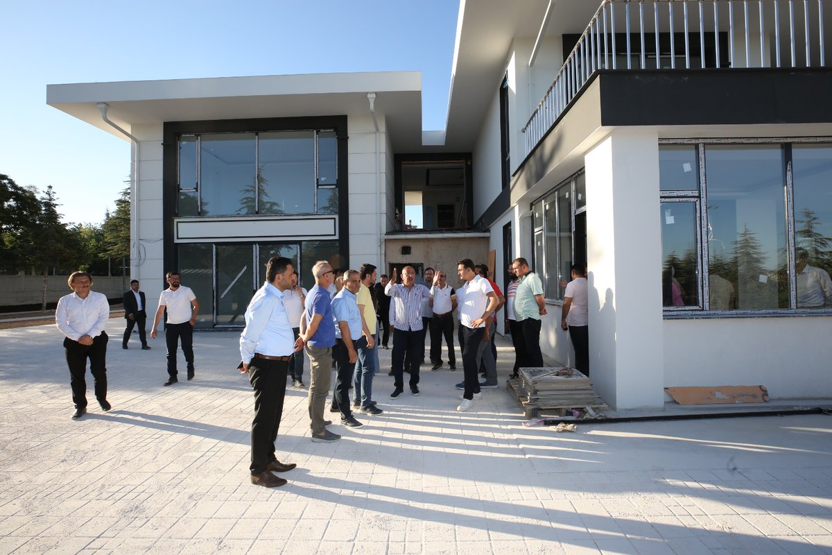 MustafaKavus's tweet photo. Birlik ve beraberlik içerisinde Meram’a hizmet etmekten büyük onur duyduğum Belediye Meclis Üyelerimizle birlikte ilçemizdeki güncel yatırımları inceleyerek son süreçleri hakkında kendilerine bilgilendirmede bulunduk.

Değerli destekleriyle yanımızda olan tüm meclis üyelerimize teşekkür ediyorum.
