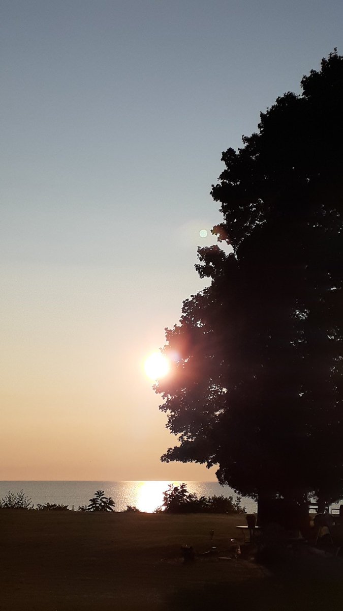 PerfectSara3's tweet photo. Good morning from #Wisconsin 
#LakeMichigan 
(Well...a couple of mornings. ) https://t.co/4WrbFnLpRq