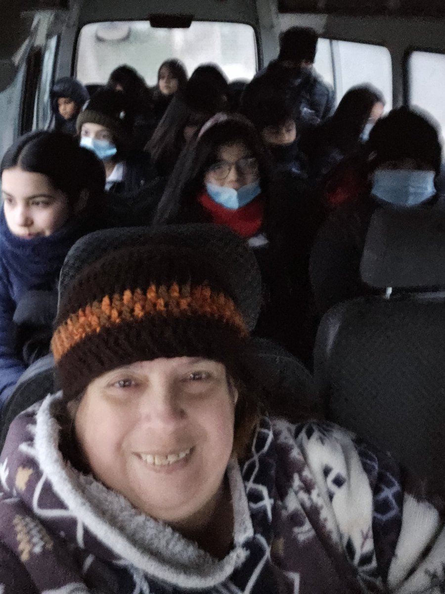 POLYNICO's tweet photo. Arriba arriba a mis niños saludos de su tía que los lleva a sus colegios  co cariño a Naty y Miguel desde quintero #3x3  @NatyLopezG  @miguelacuna13 https://t.co/SMDom86Zg9