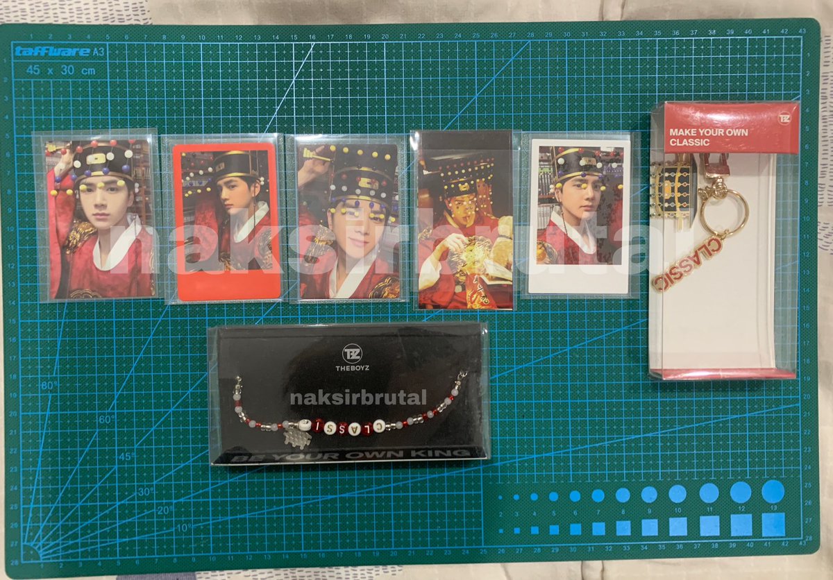 mingyisite's tweet image. want to sell — wts 
tbz the boyz photocard

be your own king younghoon set 
price: IDR 250.000 (negotiable)

☆ all in good condition
☆ shopee available (exc adm fee)
☆ proof &amp;amp; vidcon by dm
☆ strictly no HNR!
☆ jateng, ina