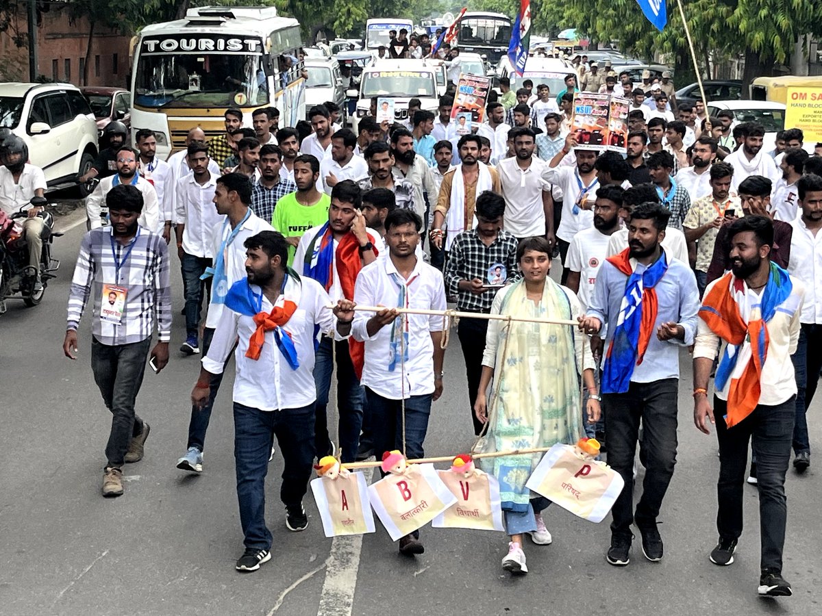 NSUIRajasthan's tweet photo. ABVP नेता द्वारा अपने पद का गलत उपयोग करते हुए जोधपुर की छात्रनेत्री को टिकट का झांसा देकर बलात्कार करना निंदनीय है। इसके विरोध में एनएसयूआई कार्यकर्ताओं द्वारा आज जयपुर में शांतिपूर्ण मार्च निकाला गया।
#ABVP_बैन_करो https://t.co/EudSdzHUvI