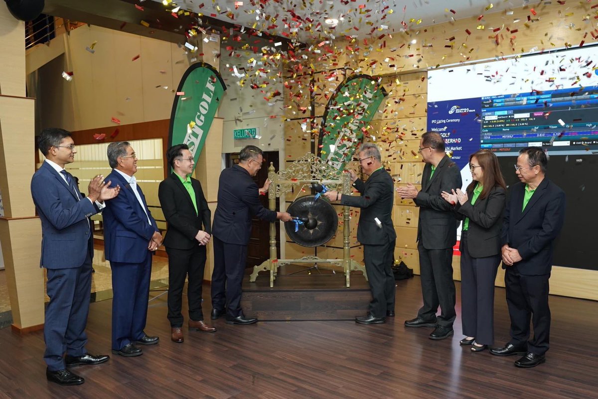 BursaMalaysia's tweet photo. A hearty congratulations to @mstgolf Golf Group Berhad (MSTGOLF: 5316) on their successful listing today on the #MAINMarket of #BursaMalaysia! Learn more about the #MSTGolf at https://t.co/lpcCxe2Gad https://t.co/awRZcsiXj7
