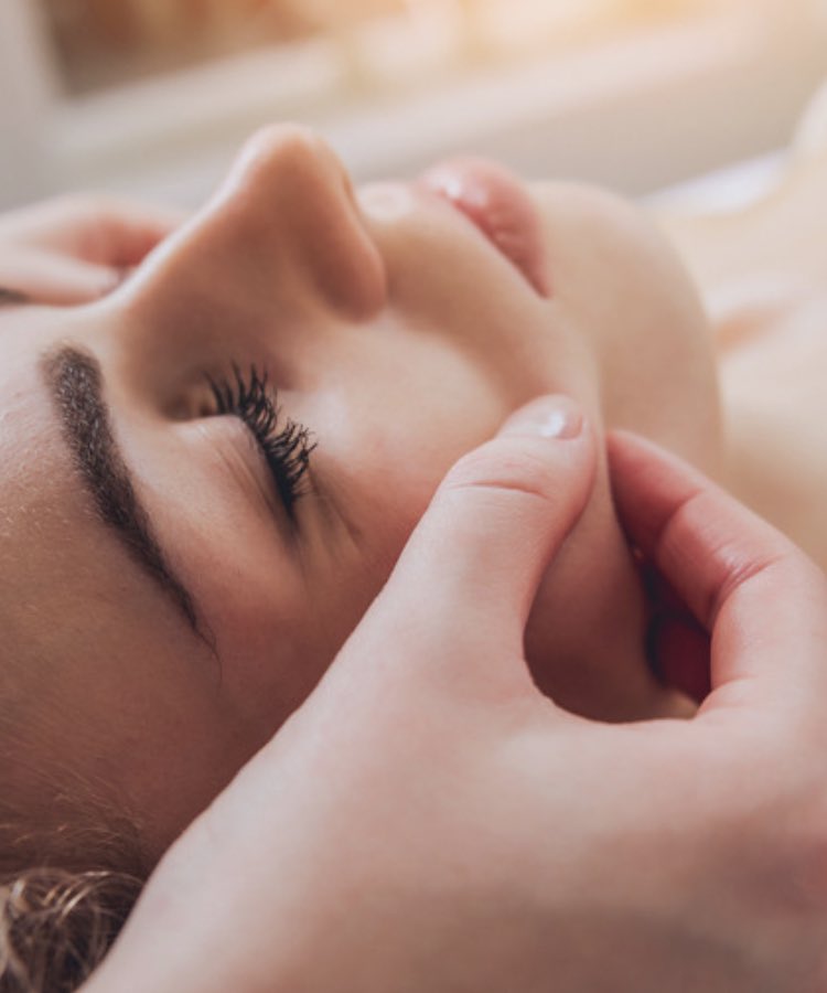 Skinlab_FaceFit's tweet image. Have you ever had a Face Fitness workout?? 
Come and try one of our signature workouts. The results speak for themselves #facefit #facefitness #facegym #faceworkouts #botoxinabottle