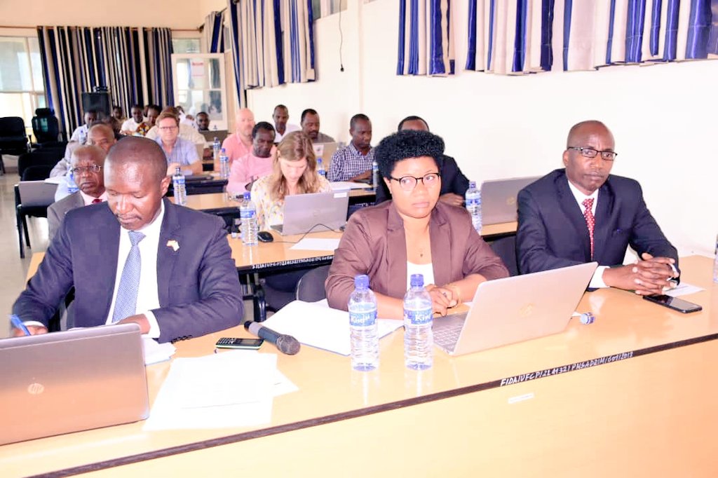 BMineagrie's tweet photo. 20/07/2023:Dans l'ouverture de la réunion du #GSADR,le SP du @BMineagrie,rappelle aux partenaires au dvpt que le #DOPEAE,le Compact National pour le Développement de l'Agriculture ds 5 ans et la CDN constituent la principale source des priorités nationales ds le secteur agricole. https://t.co/TaBd1Z3er4