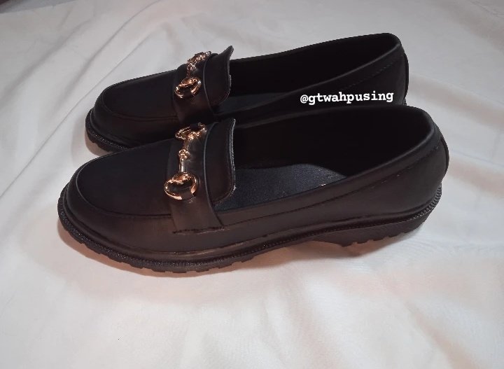 Sepatu docmart murah tp ga murahan✨ 

dipake empuk ga bikin kaki sakit trs bahannya juga tebel karna dari kulit sintetis, jahitannya jg rapi trs buat kalian yg mau beli sizenya di naikkin ya

🍊 shope.ee/5V1gYgBbxV