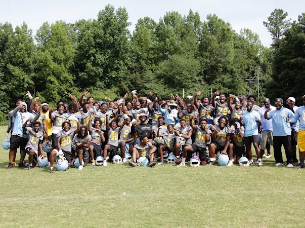 Had a GREAT time at FCA with my brothers &amp; coaches can’t wait to suit up and play beside em this season 〽️🩵 #WeComin #Maysride <a href="/coachtslaton12/">Coach M. (Tony) Slaton</a> <a href="/BenjaminEMays1/">#Ballin’ On The Hill</a>