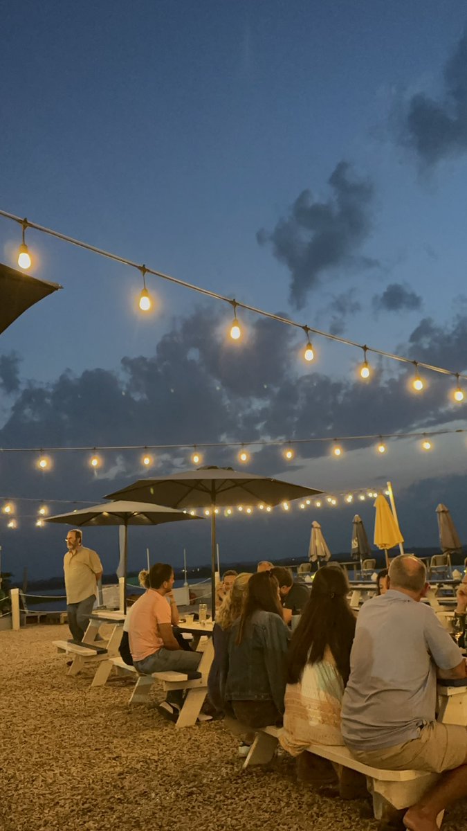 tootsiemr2's tweet photo. Sky was sooo pretty during trivia 🥰🥰 #duneroad #dockers https://t.co/eF4oR2EjSq
