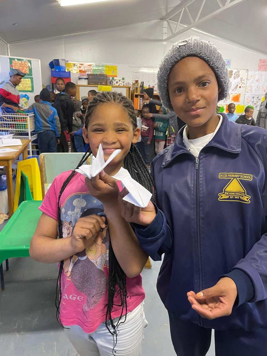 RainbowsMeet's tweet photo. ✨ Here are some pictures of the activities carried out by the volunteers to entertain the children on Mandala Day! The day's activities included face painting, painting, origami, and a speech about Nelson Mandela's impact on South Africa. 🌈 #MandalaDay #NelsonMandela #HappyKids https://t.co/VCh781Yka4