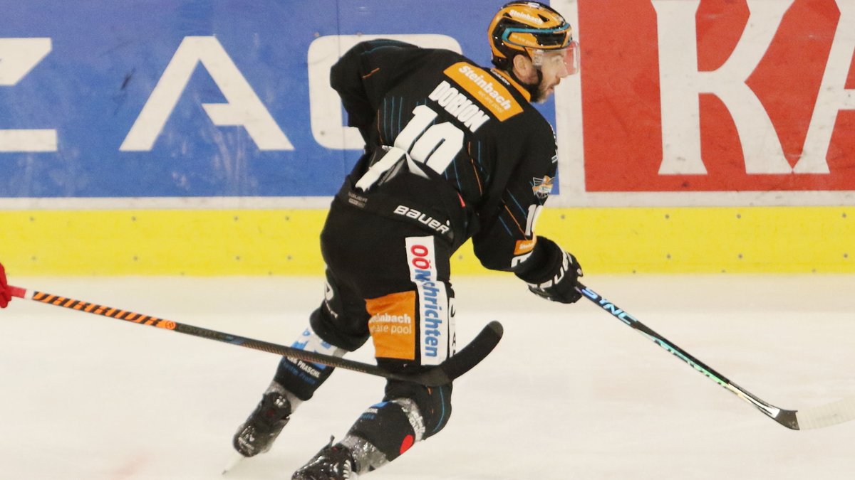 Puckfans's tweet photo. Marc Andre Dorion wird seine 9.Saison in Linz verbringen. Der 39-J Kanadier wird wie in der vergangenen Saison einmal die Steel Wings anführen. https://t.co/HHzcn8tX5T
#blackwingslinz #stahlstadthockey #Linzaaa #ICE #ICEHL #steelwings
© https://t.co/X0kFVksrge / Andreas Robanser https://t.co/u6b4NHW5DO