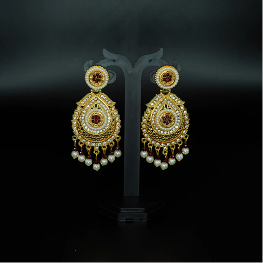 Me2youI's tweet photo. This beautiful Rajwadi Set is the epitome of elegance, adding a touch of regal charm to your special day. 

Grab it now - https://t.co/UiBEXO1hSy

#rajwadiset #Necklace #jewelleryset #Traditionalnecklace #Goldpleatednecklace #Weddingnecklace #me2you #rajwadinecklace https://t.co/fOLtqLAL8D