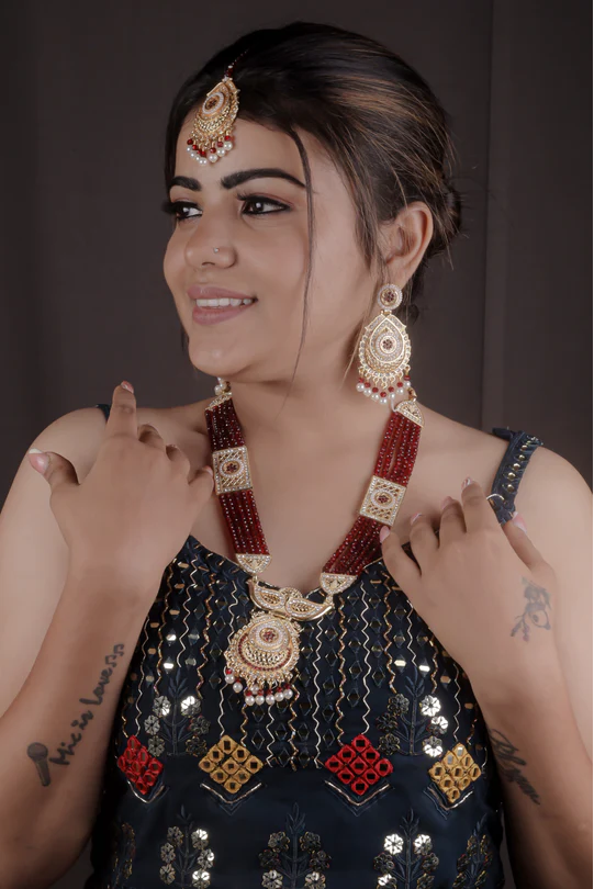 Me2youI's tweet photo. This beautiful Rajwadi Set is the epitome of elegance, adding a touch of regal charm to your special day. 

Grab it now - https://t.co/UiBEXO1hSy

#rajwadiset #Necklace #jewelleryset #Traditionalnecklace #Goldpleatednecklace #Weddingnecklace #me2you #rajwadinecklace https://t.co/fOLtqLAL8D