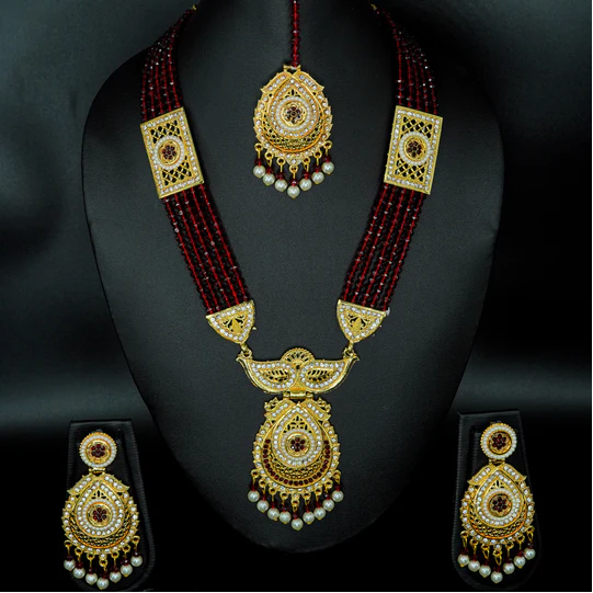 Me2youI's tweet photo. This beautiful Rajwadi Set is the epitome of elegance, adding a touch of regal charm to your special day. 

Grab it now - https://t.co/UiBEXO1hSy

#rajwadiset #Necklace #jewelleryset #Traditionalnecklace #Goldpleatednecklace #Weddingnecklace #me2you #rajwadinecklace https://t.co/fOLtqLAL8D
