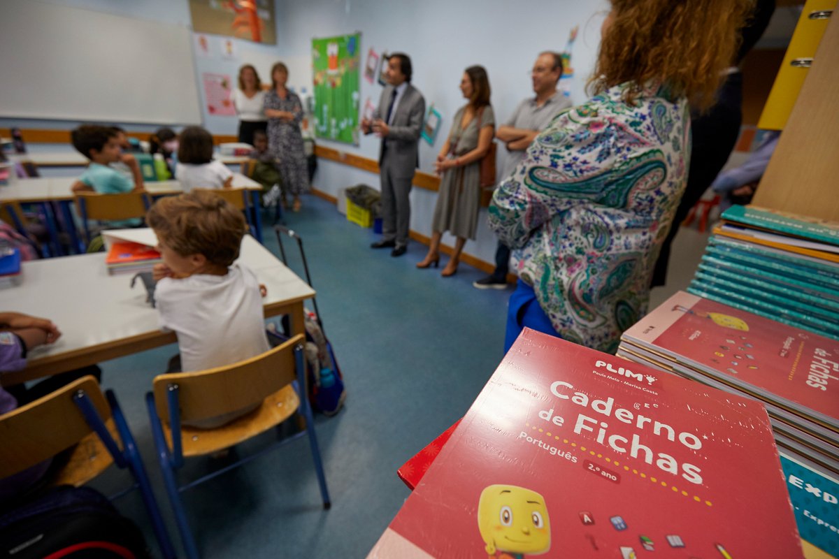 CMOdivelas's tweet photo. Autarquia aprovou a atribuição gratuita das fichas escolares, para o ano letivo 2023/2024, aos alunos do 1.º e 2.º ciclos do ensino básico da rede pública e solidária do concelho, um investimento de 420 mil euros no apoio às famílias.
Mais info: https://t.co/5YoGYXXzqi
#Odivelas https://t.co/YCDsQXHNtK