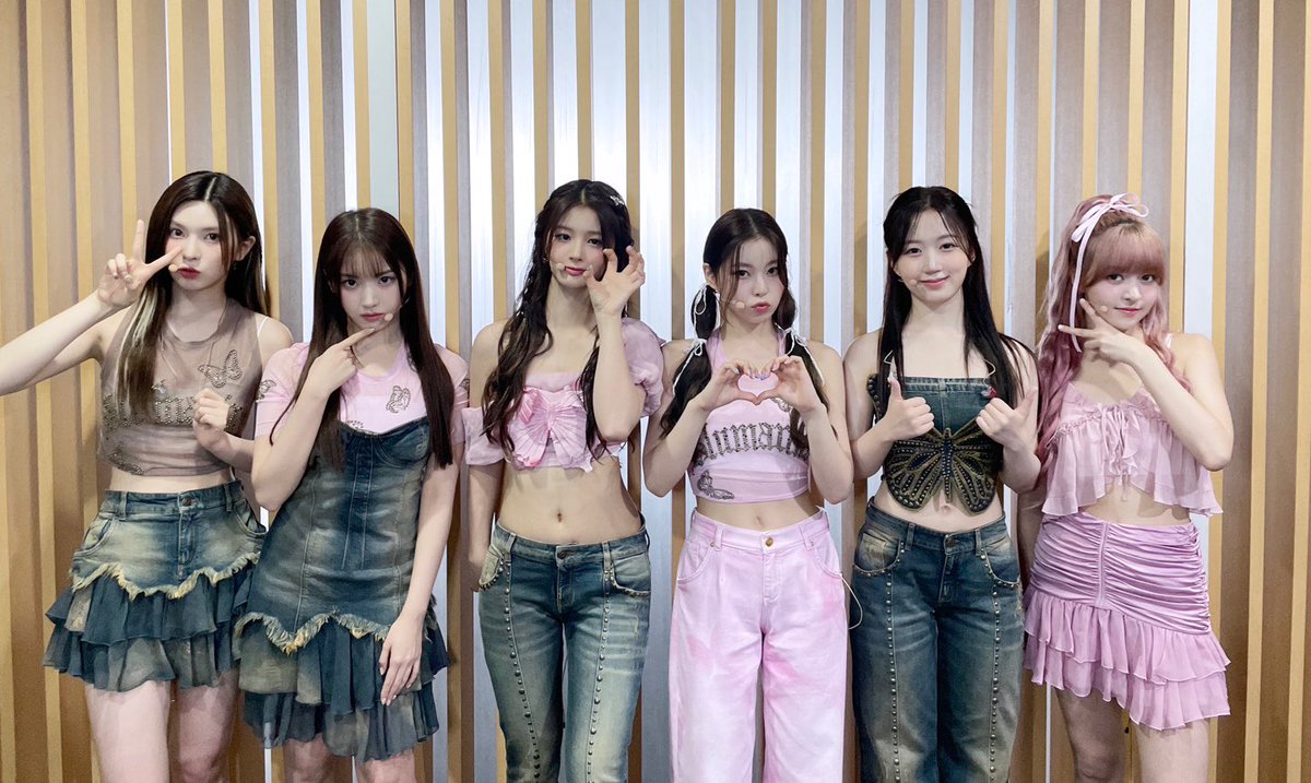 [📸] 230720
Mnet #엠카운트다운

[속보] 무더위 물리치는 방법 등장!

NMIXX Party O'Clock
무한 반복하기
빕빕 징글링징글링🌀
킵킵 밍글링밍글링🌀

#NMIXX #엔믹스
#A_Midsummer_NMIXXs_Dream
#Party_O_Clock