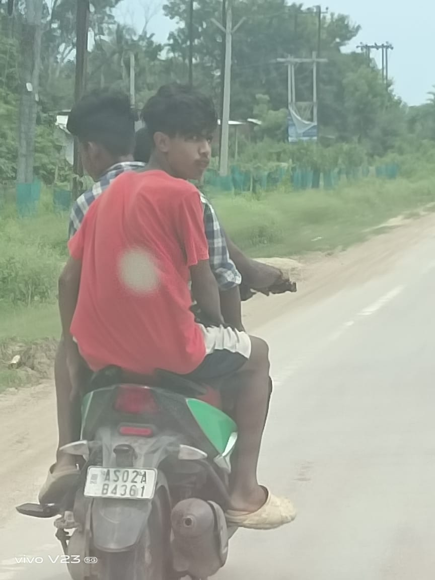 DTO_Hojai's tweet photo. Enforcement drive against Dumpers without helmet overloading overspending etc at Hojai District
@TransportAssam https://t.co/SKpgvrtj7Z