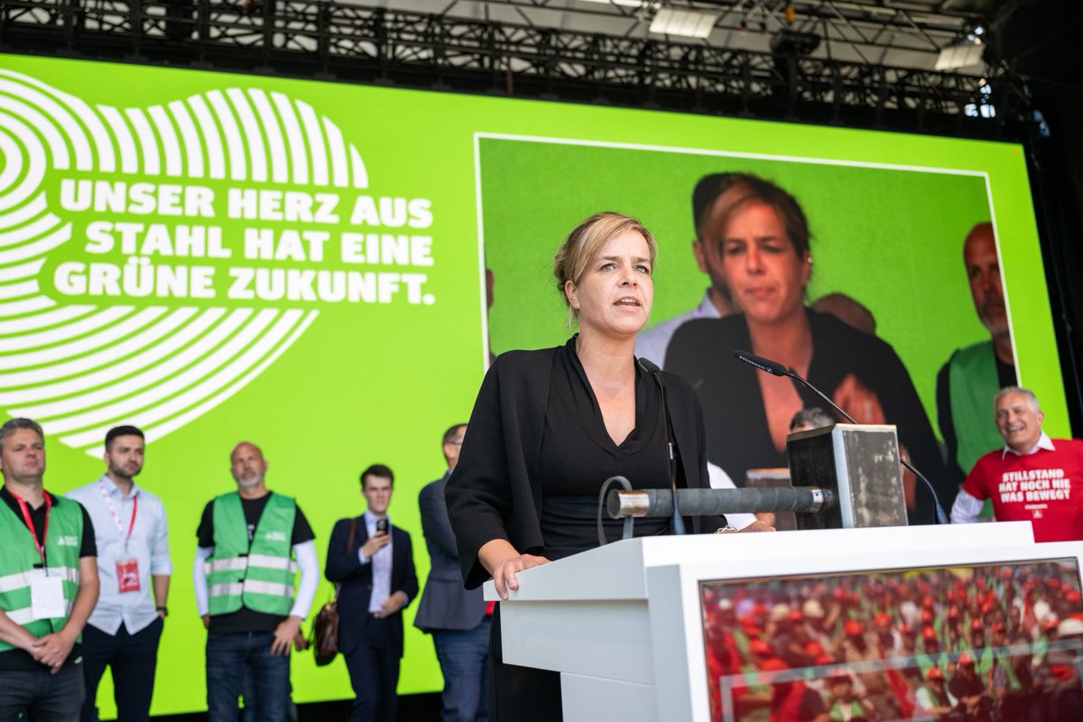 WirtschaftNRW's tweet photo. Die Europäische Kommission hat heute grünes Licht für die Förderung des Baus einer Direktreduktionsanlage von @thyssenkrupp Steel gegeben. Die Landesregierung hatte schon vergangenes Jahr zugesagt, mit der größten Einzelförderung der Landesgeschichte zu unterstützen. https://t.co/LMsj61bhYL