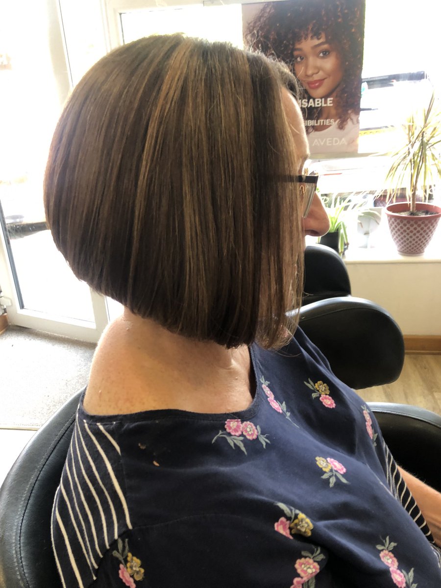 headmasters_ltd's tweet photo. Bob, bob, bobbing along…
We do love a sharp inverted bob here at HeadMasters.
Especially when combined with stunning @aveda colour 😍
#aveda #avedasalon #avedaartist #bob #invertedbob #veganbeauty #crueltyfree #naturallyderived https://t.co/nBoJxXKfDl
