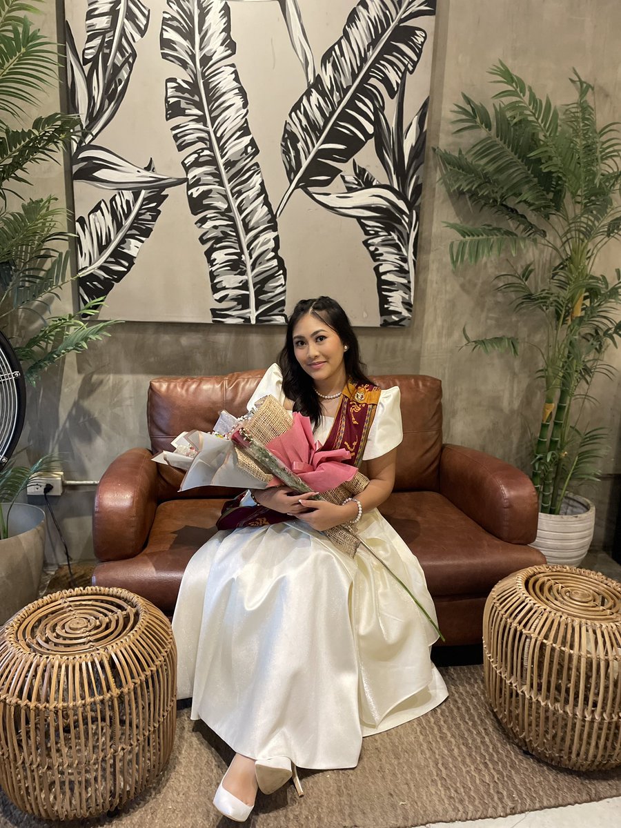 marshallexis's tweet photo. fresh graduate. kasi literal na fresh all through out my 5 years in UP 😌🌻 https://t.co/JIeel1BT1y