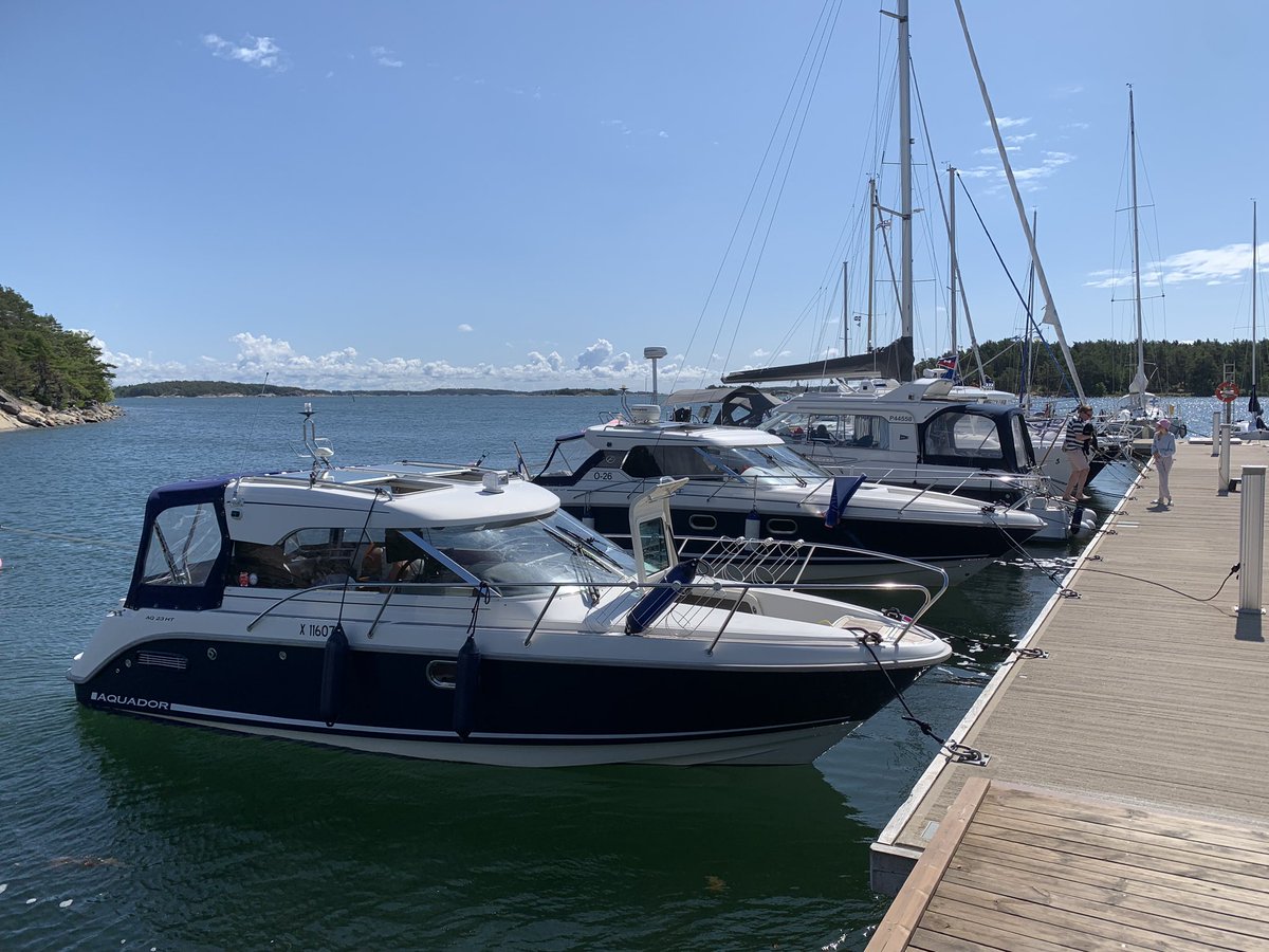 Rantautuminen klo 12.35 #Brännskär’in. Syömään ja sitten matka jatkuu.

#veneily #loki #saaristo #saaristomeri <a href="/kansallispuisto/">Kansallispuisto</a>