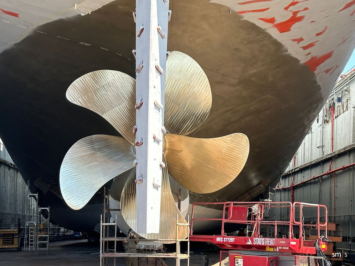 The before &amp; after images speak for themselves 👏

Stone Marine Shipcare carry out scheduled &amp; emergency propeller repairs to vessels across the UK &amp; overseas, get in touch for more information on how we can help ⬇
stonemarineshipcare.com/location-conta…

#maritime #marineindustry #shiprepair