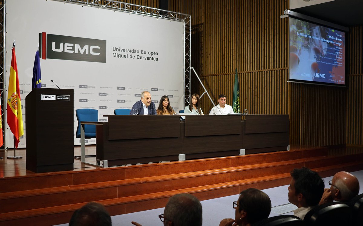 │⛱️ Cursos de Verano│Es el momento de analizar los 'Modelos de éxito. La Milla de Oro a través de sus protagonistas y bodegas', con la participación de Marta Cuesta <a href="/BodegasArzuaga/">Bodegas Arzuaga</a> 🍷, Ángela Arranz <a href="/almacarraovejas/">Alma Carraovejas</a> 🦅, David Rodillo <a href="/arledomaine/">Abadia Retuerta</a> 🍇 y Francisco Fuentes