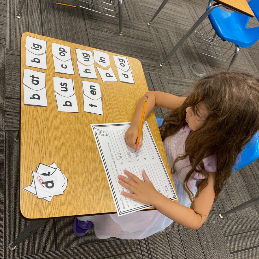 dePaulSchoolKY's tweet image. Our Summer Language Arts Program is underway and our Huskies are strengthening their reading and writing skills with the help of our phenomenal teachers!

#thedepauldifference
#thejoyoflearning