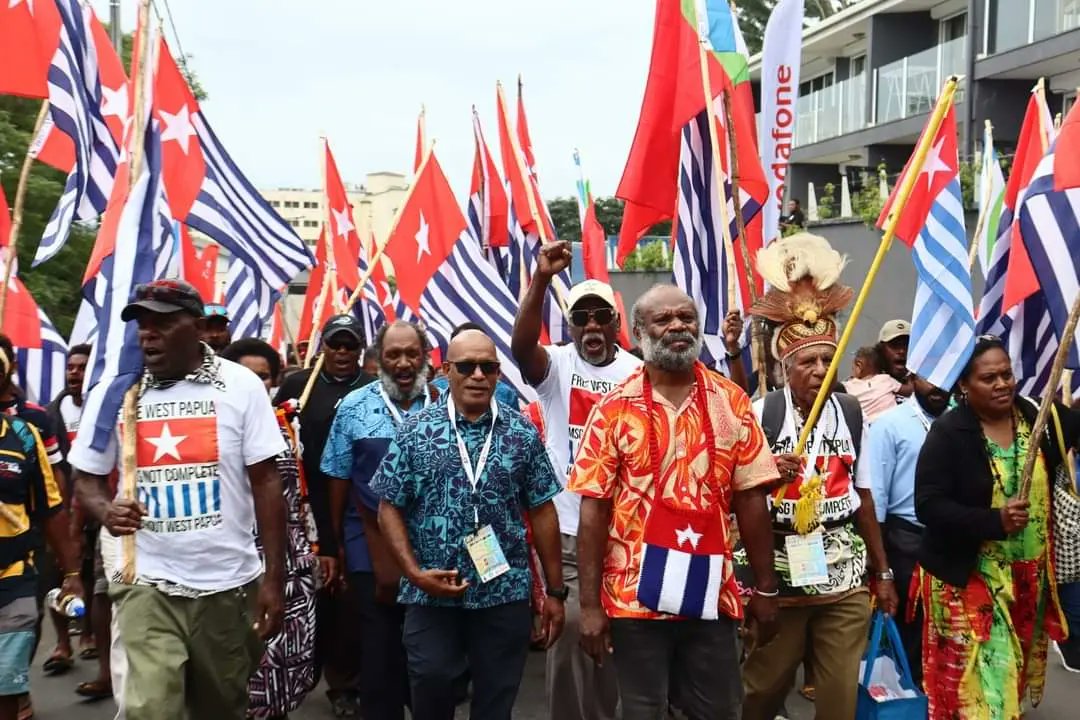 HevalZenar's tweet photo. VANUATU - 19th July 2023

West Papua for MSG Full Membership! 

#WP4MSG #ULMWP4MSG #FreeWestPapua❤️💙🤍✊🏽 #FreeKurdistan❤️☀️💚✌🏻 #FreeMaluku #FreeAcheh  #WestPapua #Papua #Fiji #NewCaledonia #PapuaNewGuinea #SolomonIsland #Vanuatu #Melanesian #MSG  #PapuaMilitantInternational https://t.co/GVCIaEhOsq