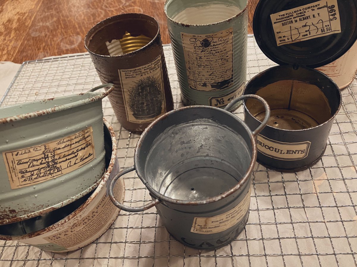 DSCH_P's tweet photo. またリメ缶増産してました。
今度はスタンプメインで。
コーヒーで染めたラベルシールにスタンプして貼ってます👍 https://t.co/rgvnnnpHrB