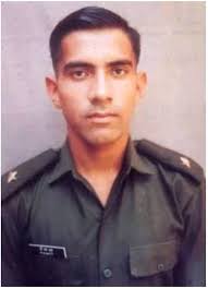 deepaksurana813's tweet photo. Join me in paying homage to the dashing and indomitable 2nd Lt Puneet Nath Datt, AC, on his 26th balidaan diwas today. Very few like him have walked this earth. A true blue Gorkha who never batted an eyelid while facing dangers. Feel blessed to get an opportunity to explore him. https://t.co/eeNHWLIloy