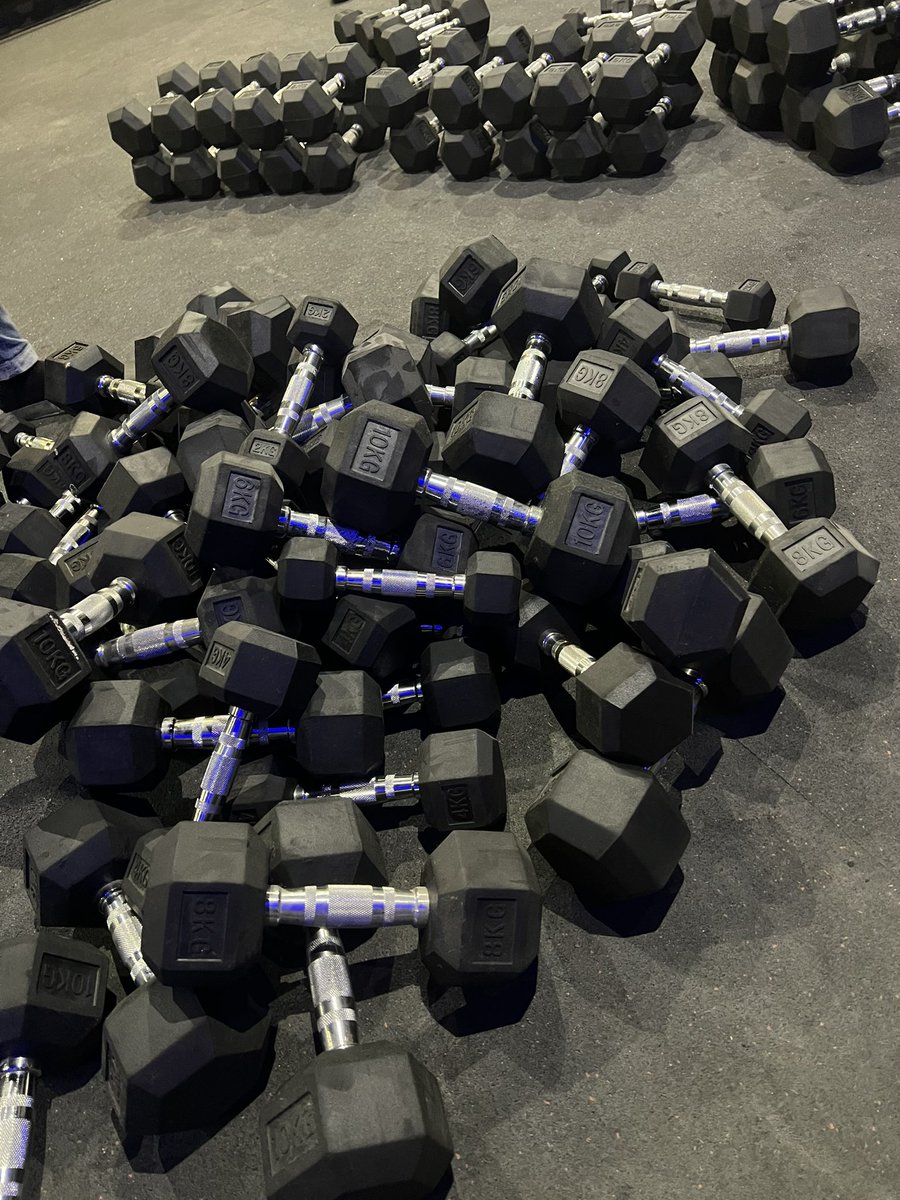 FitTechBro's tweet image. Prepping for a strength circuit class at @exertionlabsng
