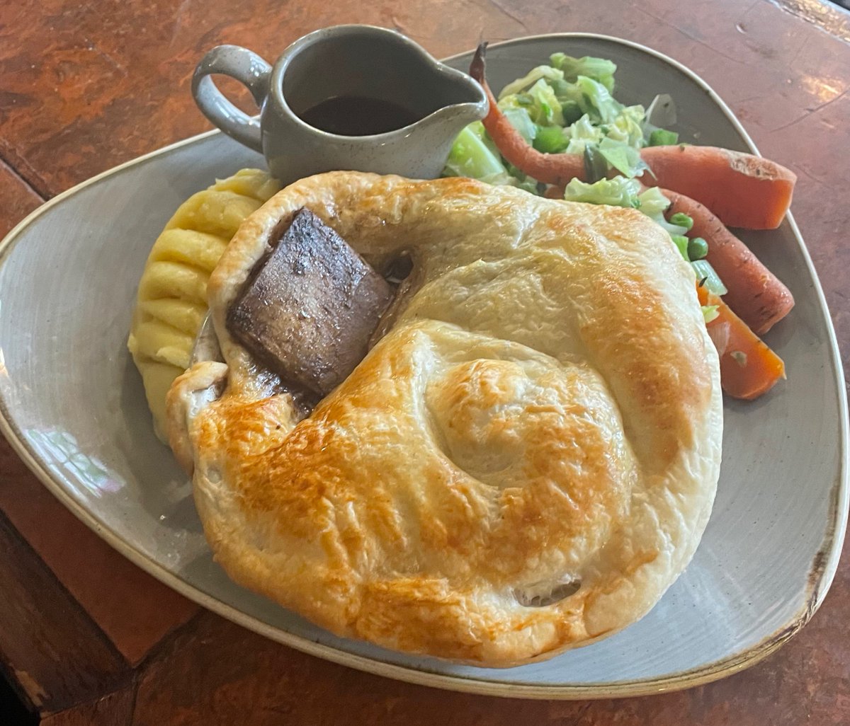 Join us for lunch #thestrandlondon #nicholsonspubs #londonpubs #pubfood #westend #theatrepubs #realale #caskale #pieandmash