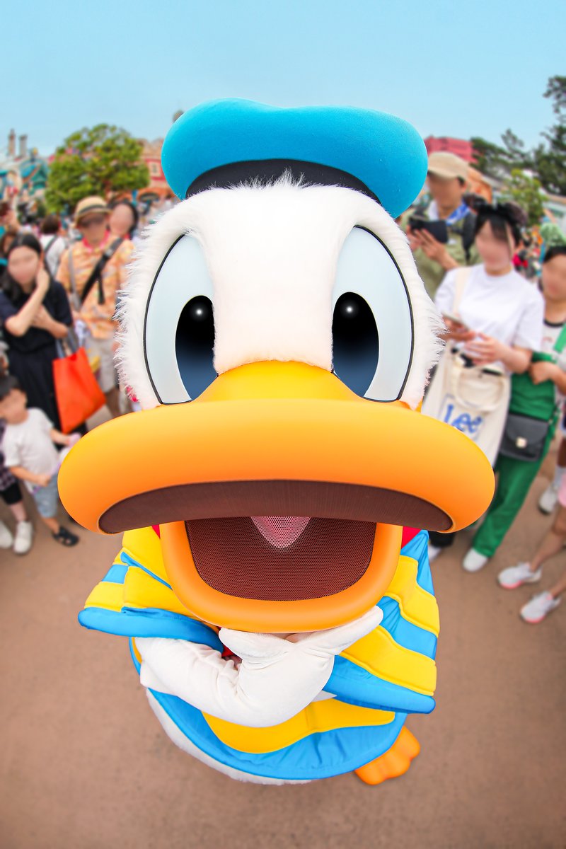 d_Daiki1118's tweet photo. 東京ディズニーランドでドナルドダックを
魚眼レンズで撮ったら可愛すぎたので見てほしい。 https://t.co/gH5zYmt8xk