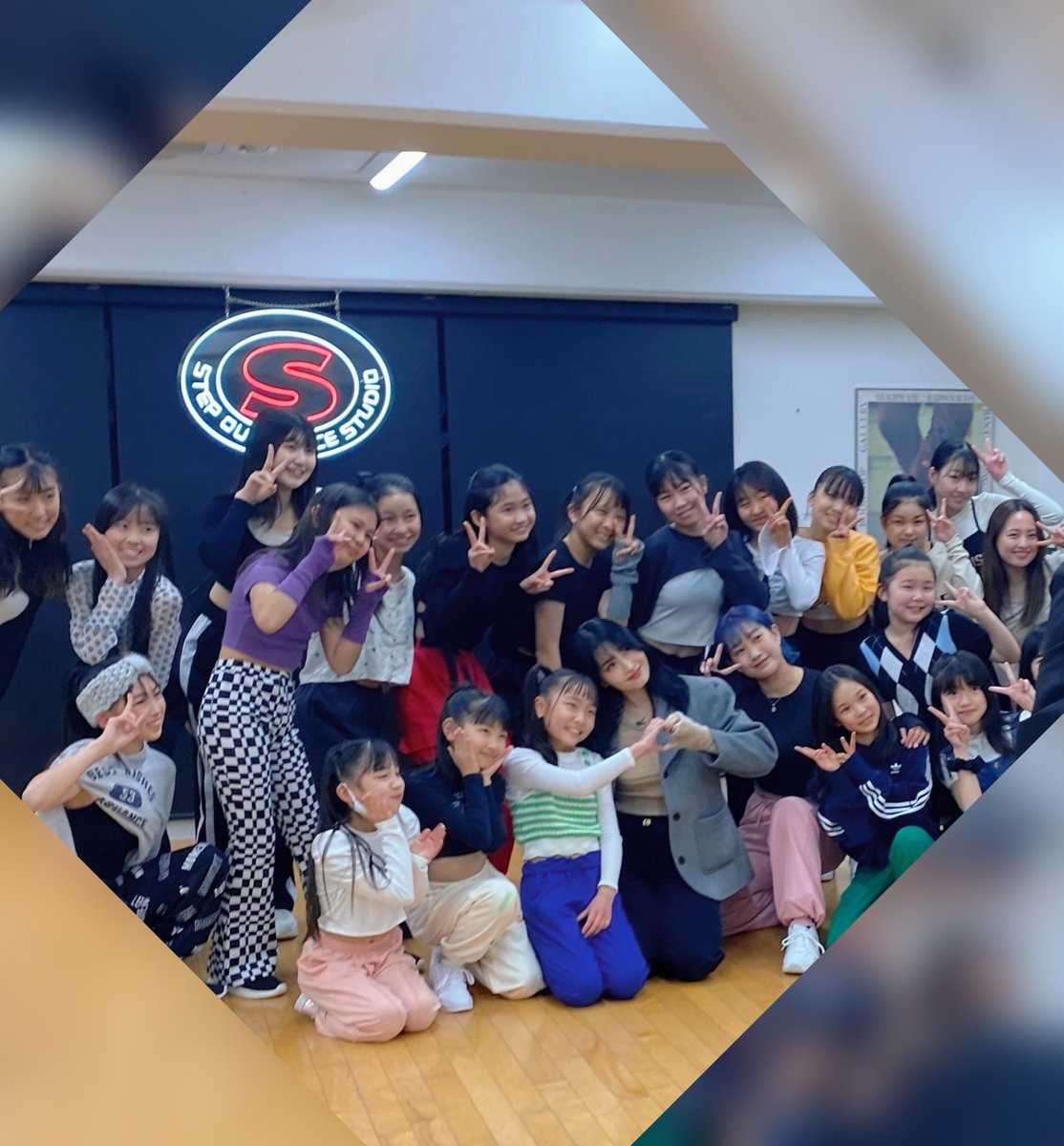 stepout_dance's tweet photo. MISAMO JAPAN 1st MINI ALBUM
short film  MOMO盤

hana先生のアカデミーレッスン中に
ももりんがサプライズで
STEP OUTを訪れてくれて撮影が行われました💓

生徒さん達は嬉しいサプライズでかなり興奮気味でした‼️

良かったネ
ももりん🍑ありがとう。

#twice #twicemomo
#MISAMO https://t.co/D669GdDGXc