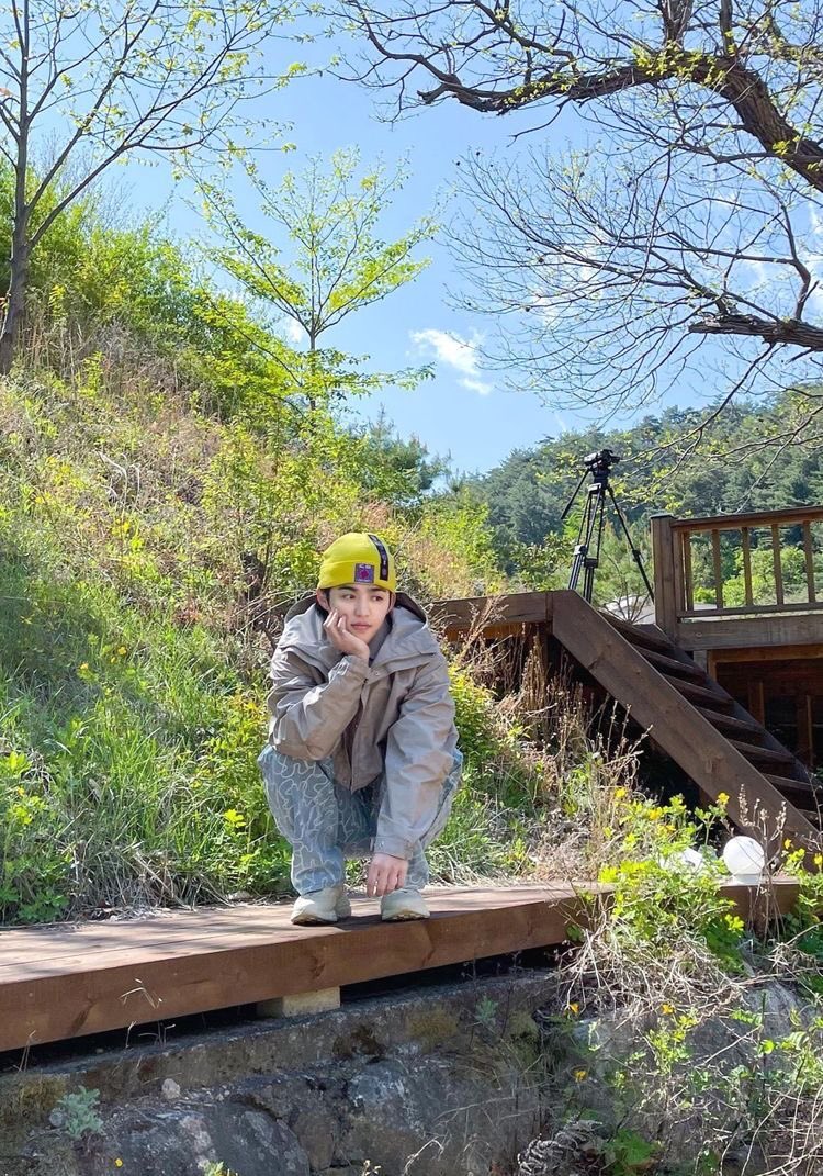 kleechoi's tweet photo. jeongcheol / coupshan au

“Han itu… kesayangan saya. Walaupun dia langit, dan saya tanahnya” — seungcheol

“Chel itu cintanya aku!! Pokoknya kalau nggak sama cheol aku gak mau!!!” — jeonghan

dunia sayang mereka, tapi tidak dengan manusia di dalamnya. https://t.co/1CBxaTuAZA