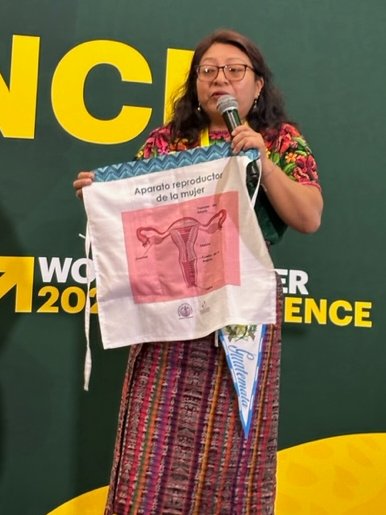 GIAHC's tweet photo. Demonstration of self sampling in Guatemala at the 2023 @WomenDeliver Conference!

@YouthDeliver @FlacNigeria @AskAboutHPV @StopHPVCancer @MenaHpv @IPVSociety @uicc @DrZSB https://t.co/9NCIVAS7mz