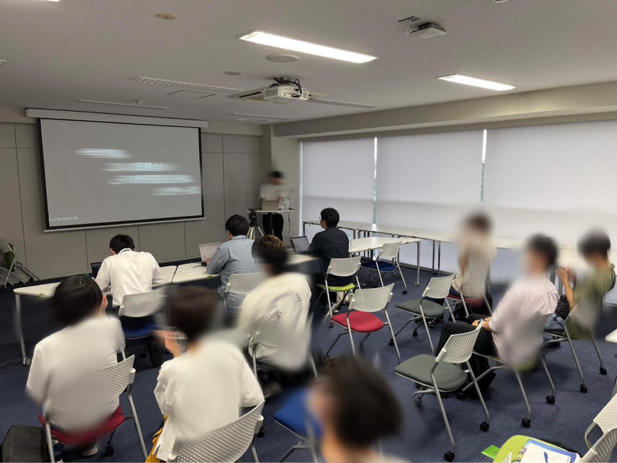 yumu19's tweet photo. 学生チャレンジプログラム #チャレプロ の審査会を行いました。学生主導の活動に対して1〜10万円の予算をつけるという今年度から始まったアンプレセンター発の試みです。私は審査員として10組の学生の発表を聴講しました。どの発表も素晴らしい企画でした。審査結果は来週に通知します！ #johodai https://t.co/5yOG2ImzmJ