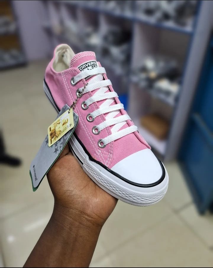 buju_kim's tweet photo. Converse
@ 1500
Free delivery within Nairobi CBD https://t.co/FeAeHAhL09