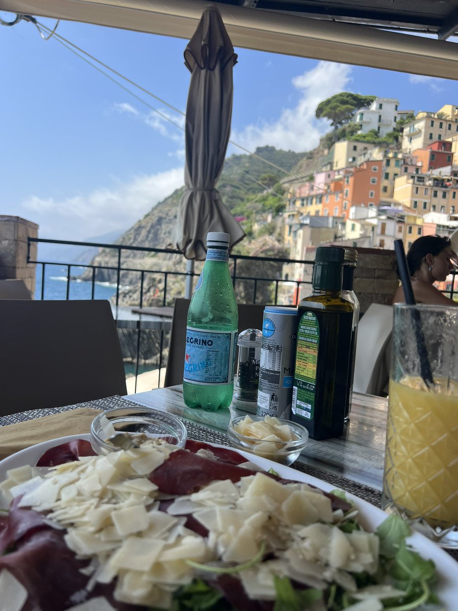 Jason's tweet photo. Finally, a break! 🇮🇹
#stressfreesummer! https://t.co/DBFjiFco2P