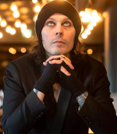 Metalchic73's tweet photo. ❤️🎩💕 #Villevalo 💕🇫🇮❤️ https://t.co/x0wNLBNkQF