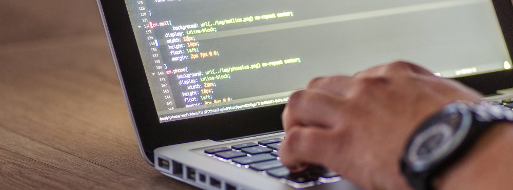 LearnitNL's tweet photo. Python biedt de mogelijkheid om met behulp van modules een code te organiseren en herbruikbaar te maken. Lees in de nieuwsbrief van deze week meer over het gebruik van modules in Python! https://t.co/kQt1iZYLch https://t.co/1mYMDnKu7i