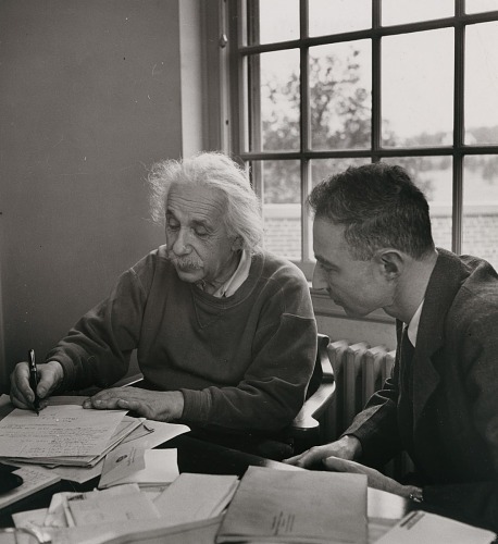 AlbertEinstein's tweet photo. #ThrowbackThursday: In honor of the new "Oppenheimer" movie, here's a photo of the two physicists, Albert Einstein and J. Robert Oppenheimer. https://t.co/i1wUvjbHP8