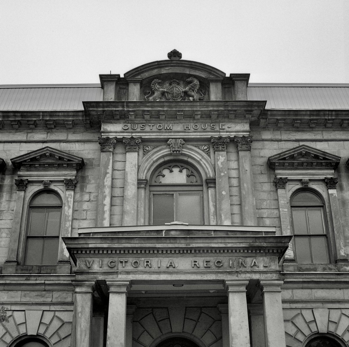 TriXFilm's tweet photo. Custom House • Hamilton, Ontario, Canada

Hasselblad 500C/M • Kodak Tri-X 400 • 2023

#FilmPhotography #Kodak #TriX #Film #Camera #120film #Photography #BW #Hamilton #Ontario #Canada #Hasselblad #500CM #Monochrome #Outdoors #CustomHouse #Custom #House #Italianate #Architecture https://t.co/JSjVLmnAMI
