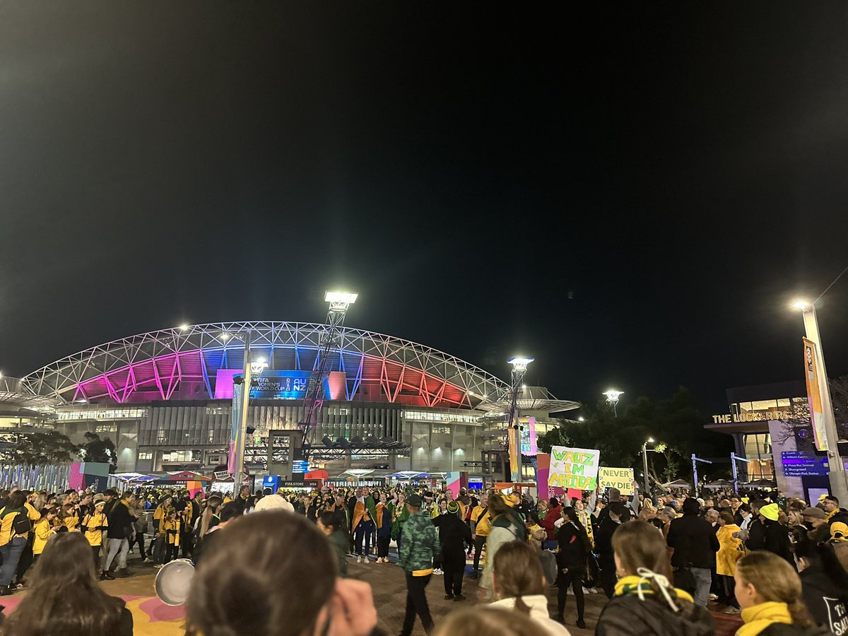 昨年のカタールW杯に引き続き、オーストラリアとニュージーランドで共同開催の女子W杯にも来てしまいました。

開幕戦、8万に入って盛り上がり最高です🇦🇺