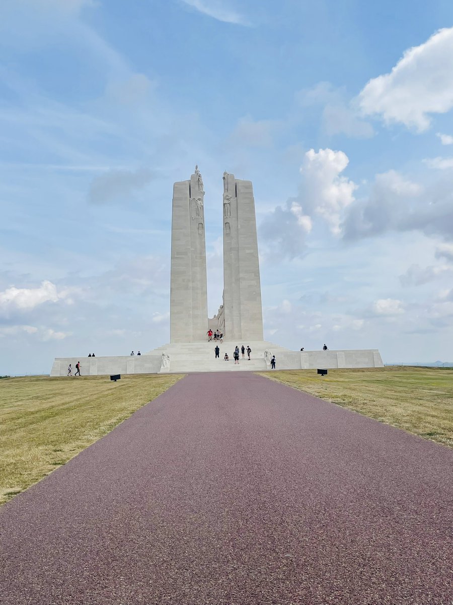 holmfirthhigh's tweet photo. Paris- en route to Calais with a stop at the Vimy Ridge Memorial. A site marking the first significant engagement of Canada during WW1 and a tribute to all Canadians who served, particularly those killed and whose resting place is unknown
#ActivitiesWeek2023 https://t.co/d60FORr5UM